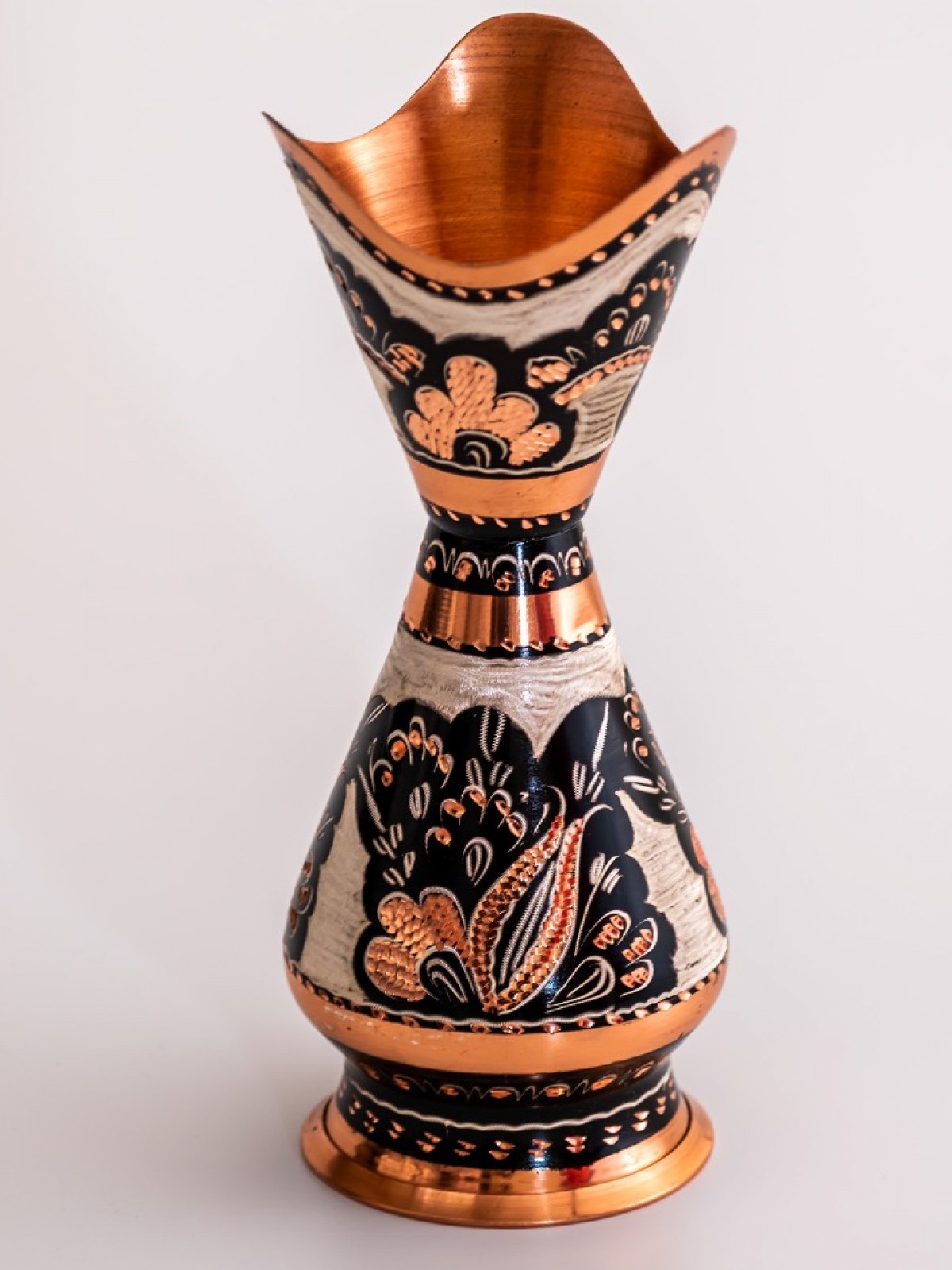  BAKIR İŞLEMELİ VAZO