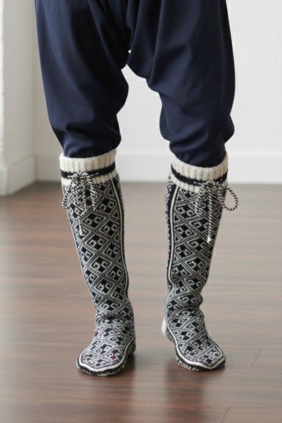 EL ÖRMESİ HAKKARİ YÜN ÇORAP