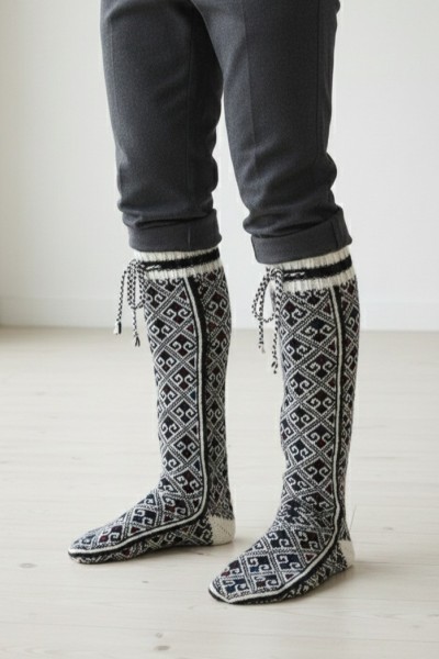 EL ÖRMESİ HAKKARİ YÜN ÇORAP